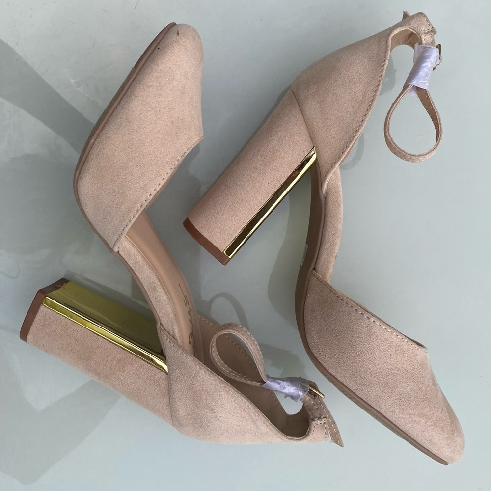 Lulu’s ‘Laura’ Light Beige Suede Ankle Strap Heels Size 5.5 EUC